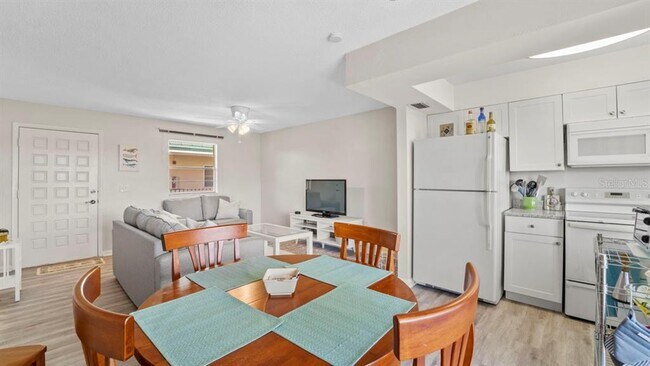 Foto del edificio - 3905 Del Prado Blvd S