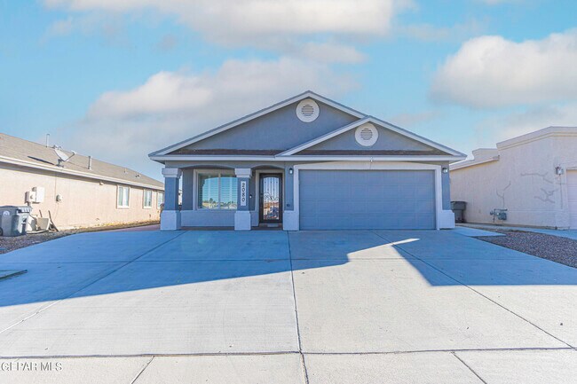 Building Photo - 2080 Shreya St