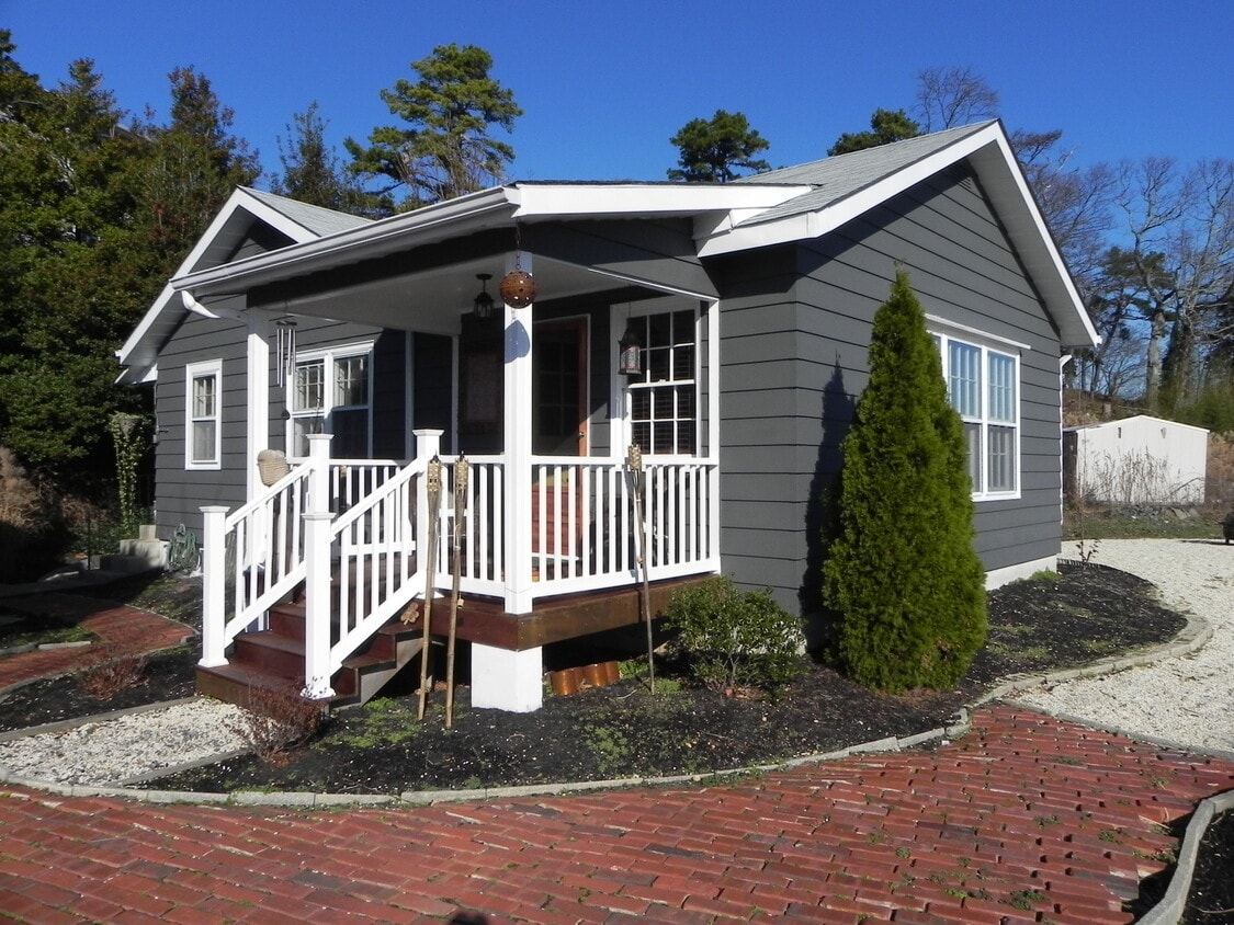 Primary Photo - 124 S Beverly Dr