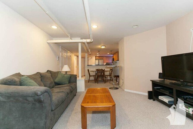 Foto del edificio - 1210 W Addison St