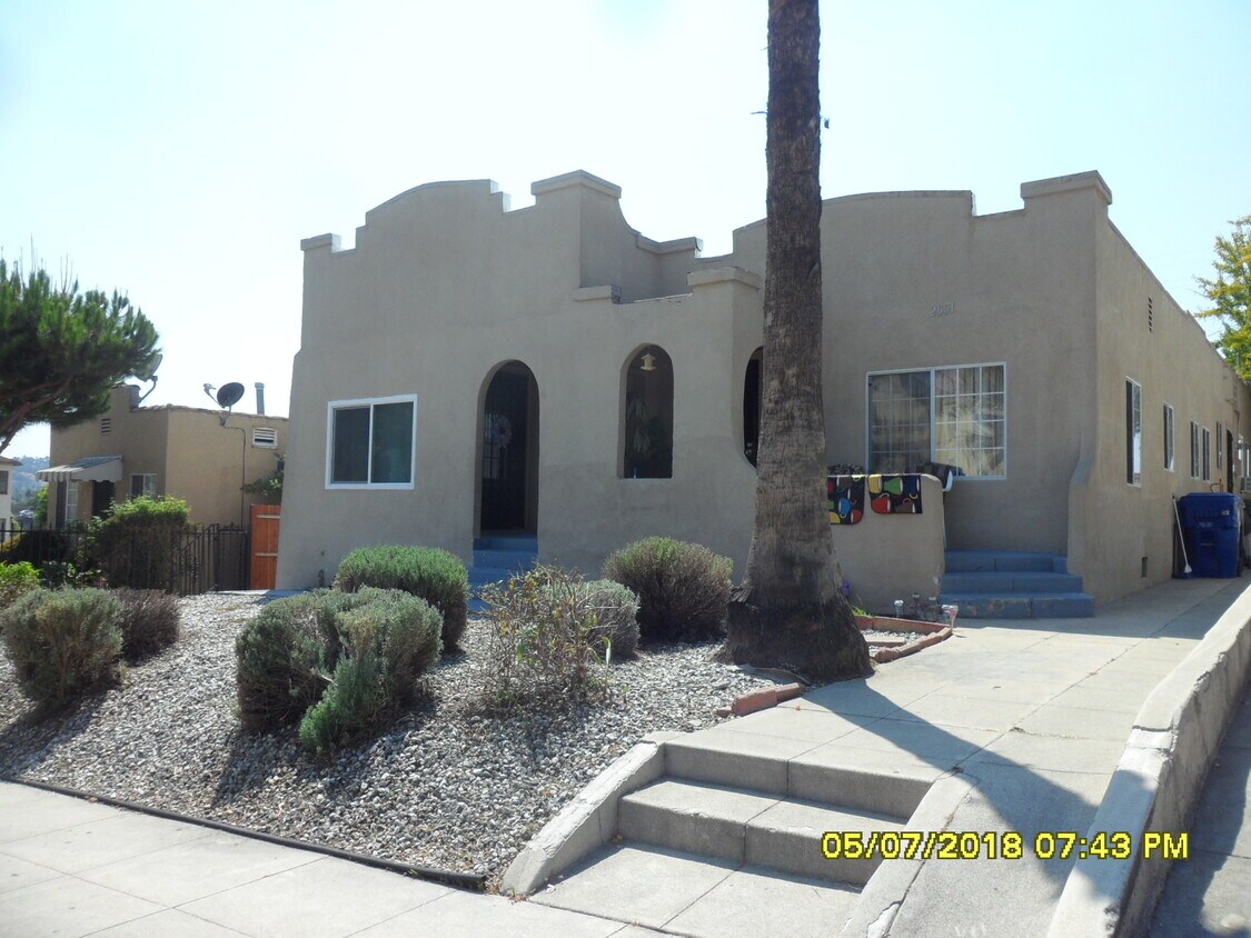 Primary Photo - 2053 S Palm Grove Ave