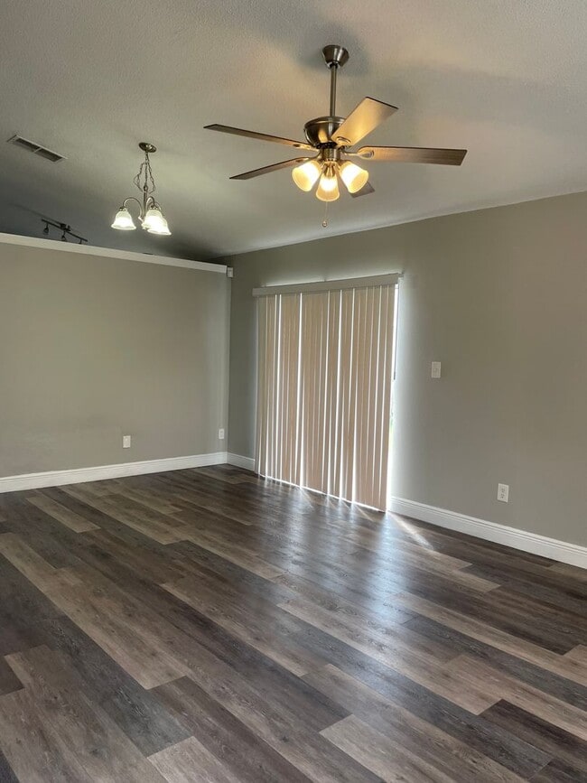 Building Photo - 3Bdrm 2Bath Villa -- Gated Community of Harbor Town