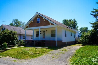 Building Photo - 904 Cherry St