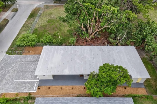 Building Photo - 1210 NW 2nd St