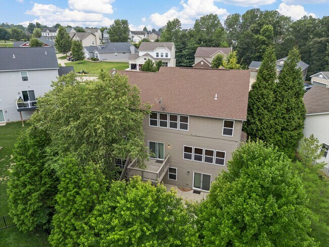 Building Photo - Stunning Former Display Home on a Quiet Cu...