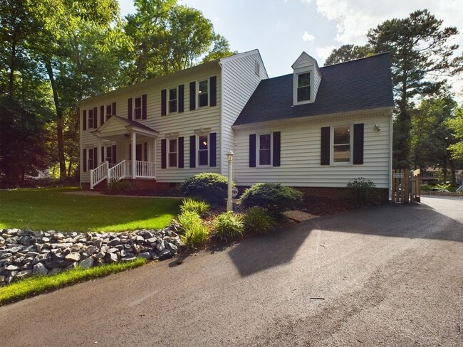 Building Photo - 404 Old Country Terrace