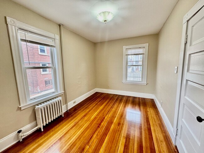 Building Photo - 25 Rowell St
