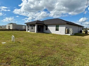 Building Photo - 606 NE 16th Terrace