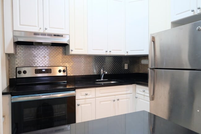 Building Photo - 750 9th Ave