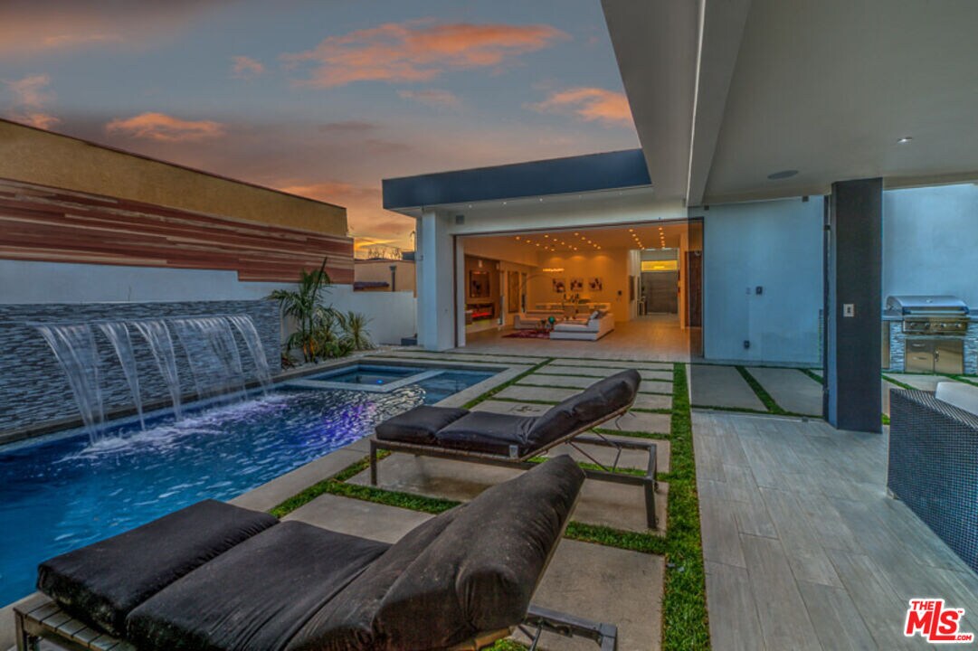 Foto principal - 658 N Edinburgh Ave