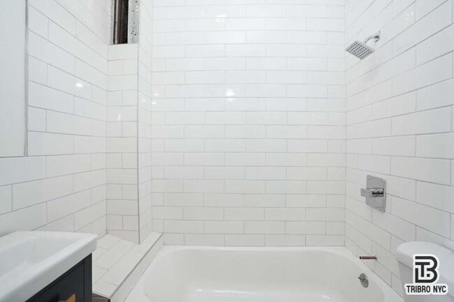 Building Photo - 4 bedroom in BROOKLYN NY 11221