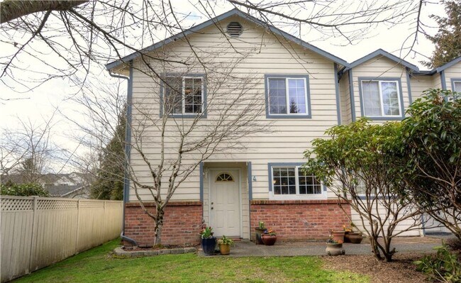 Building Photo - 3 bed 1.5 bath townhome in the prime location of Bothell!!