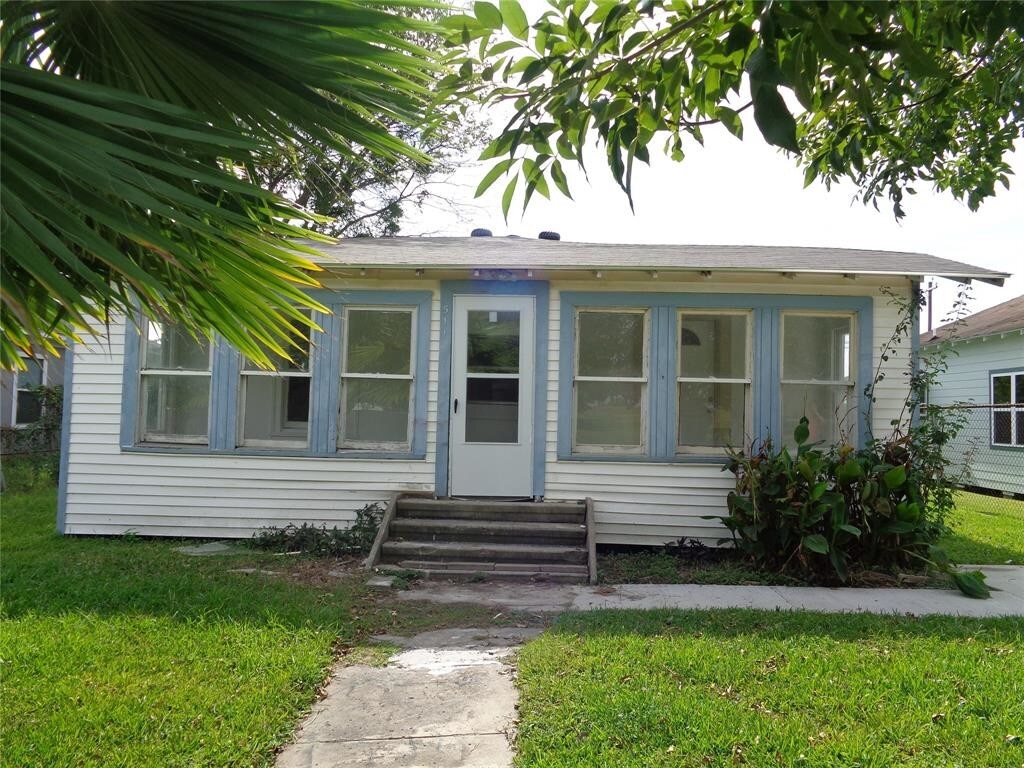 511 W 1st St, Freeport, TX 77541 House Rental in Freeport, TX