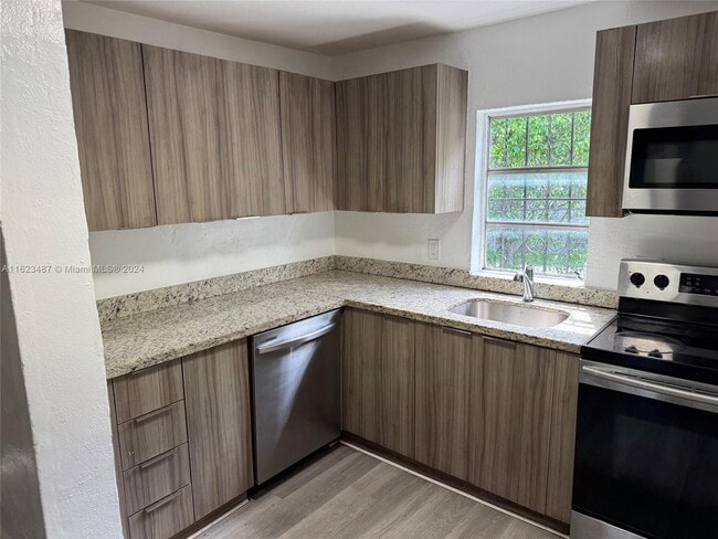 Foto del edificio - 1121 NW 40th St