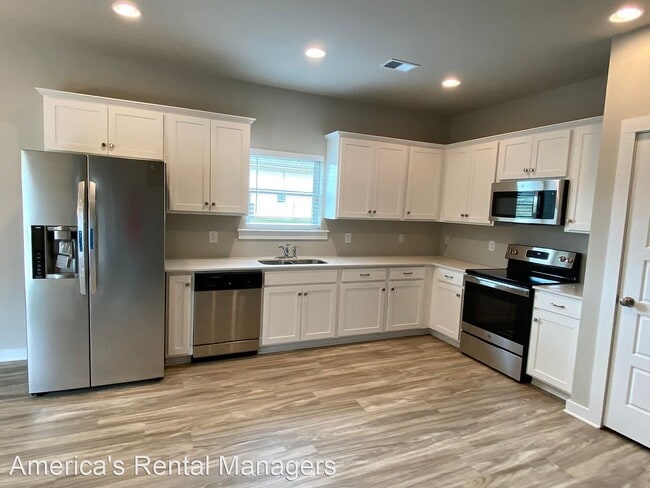 Building Photo - 4 br, 2 bath House - 60 Barnett Place