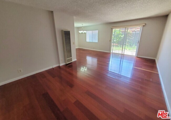 Foto del edificio - 2235 1/2 Wellesley Ave