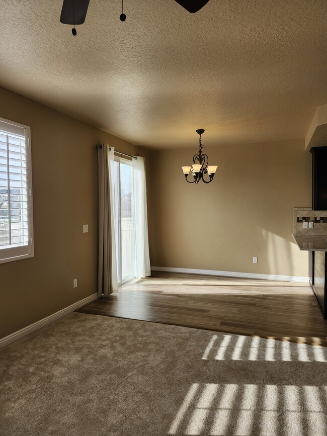 Building Photo - 3811 N Prairie Grass Dr