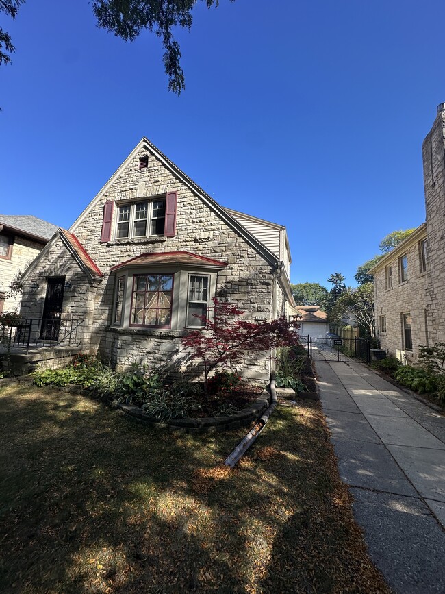 Building Photo - 3208 N 48th St