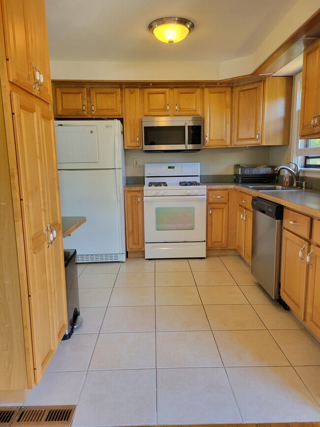 19 Thompson Cres, Meriden, CT 06450 House Rental in Meriden, CT