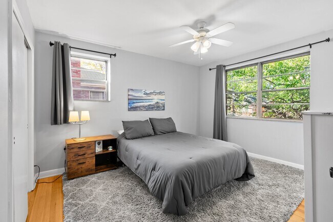 Foto del edificio - 7239 Dartmouth Ave
