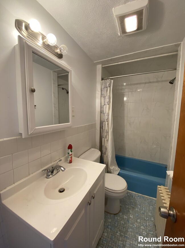 Building Photo - 51 Aldie St