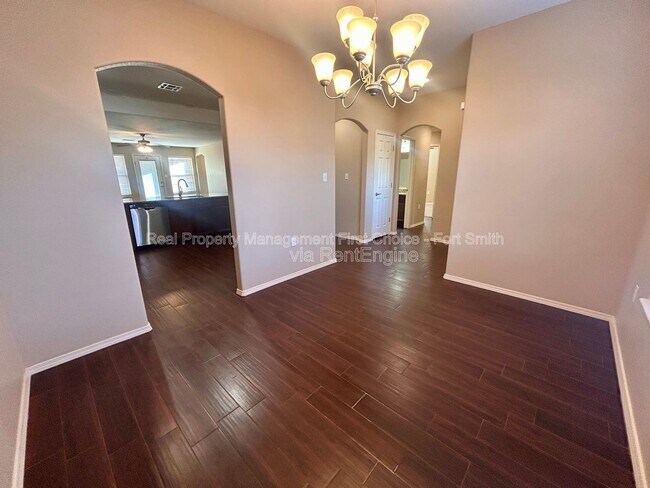 Foto del edificio - 420 Ridge Point Dr