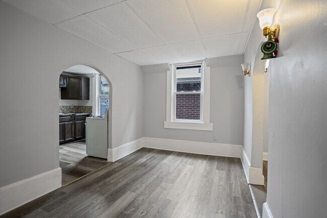 Foto del edificio - 235 Monmouth St