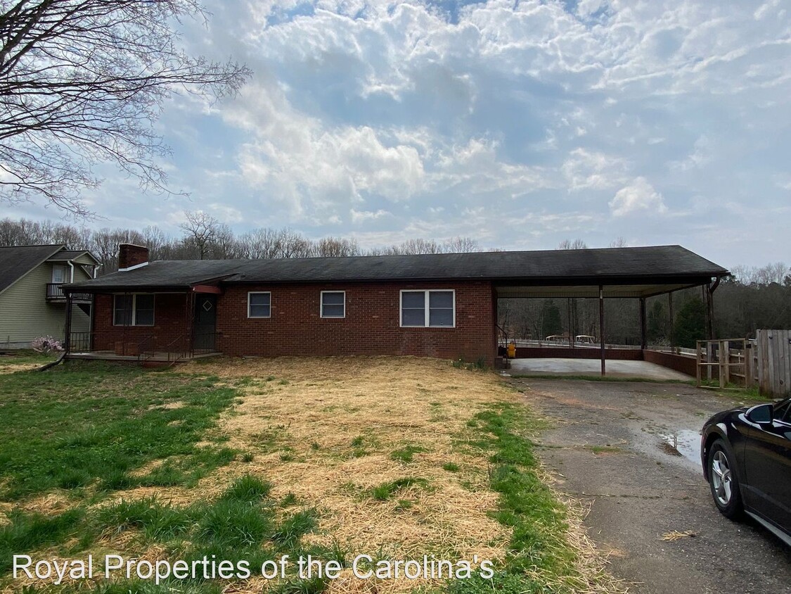 Primary Photo - 3 br, 1.5 bath House - 607 Old Mountain Rd