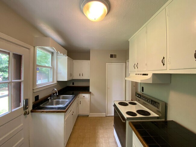 Foto del edificio - 1402 Chelsea St