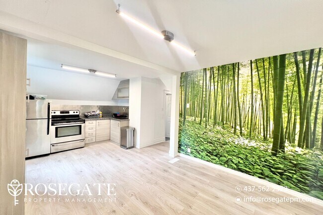 Photo du bâtiment - Cozy 2-Bedroom Unit in the Heart of London...