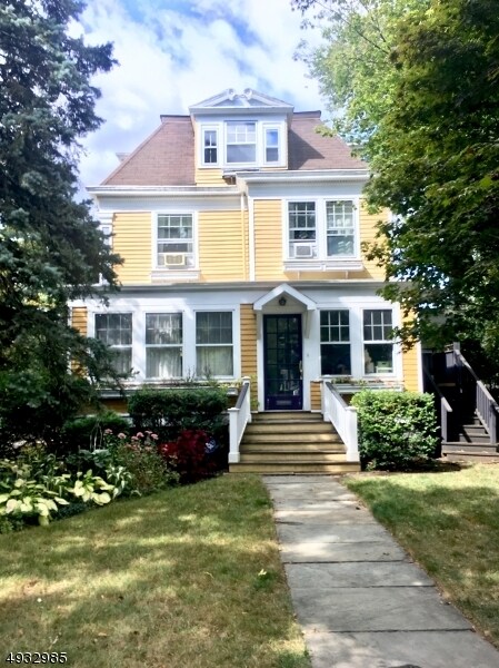 Primary Photo - 44 Northview Ave
