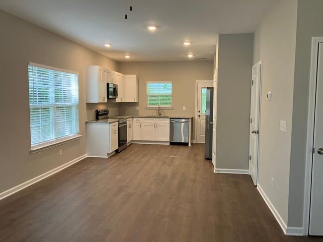 Building Photo - Nearly new and affordable in Columbia