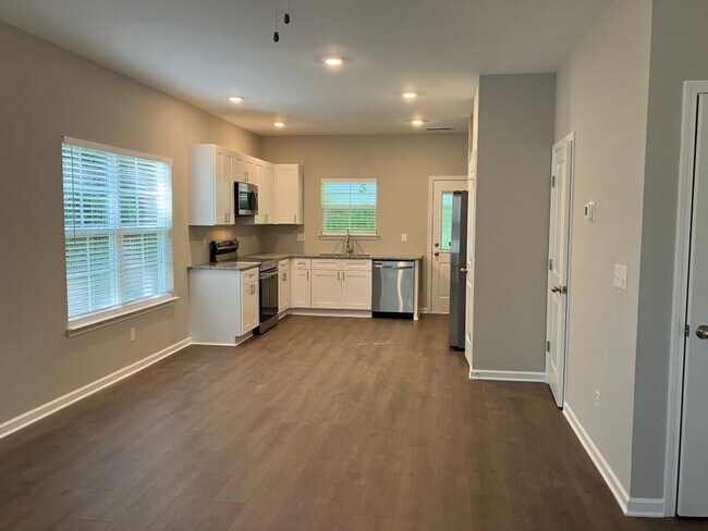 Foto del edificio - Nearly new and affordable in Columbia