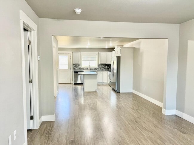 Foto del edificio - 5260 Golden Hollow Rd