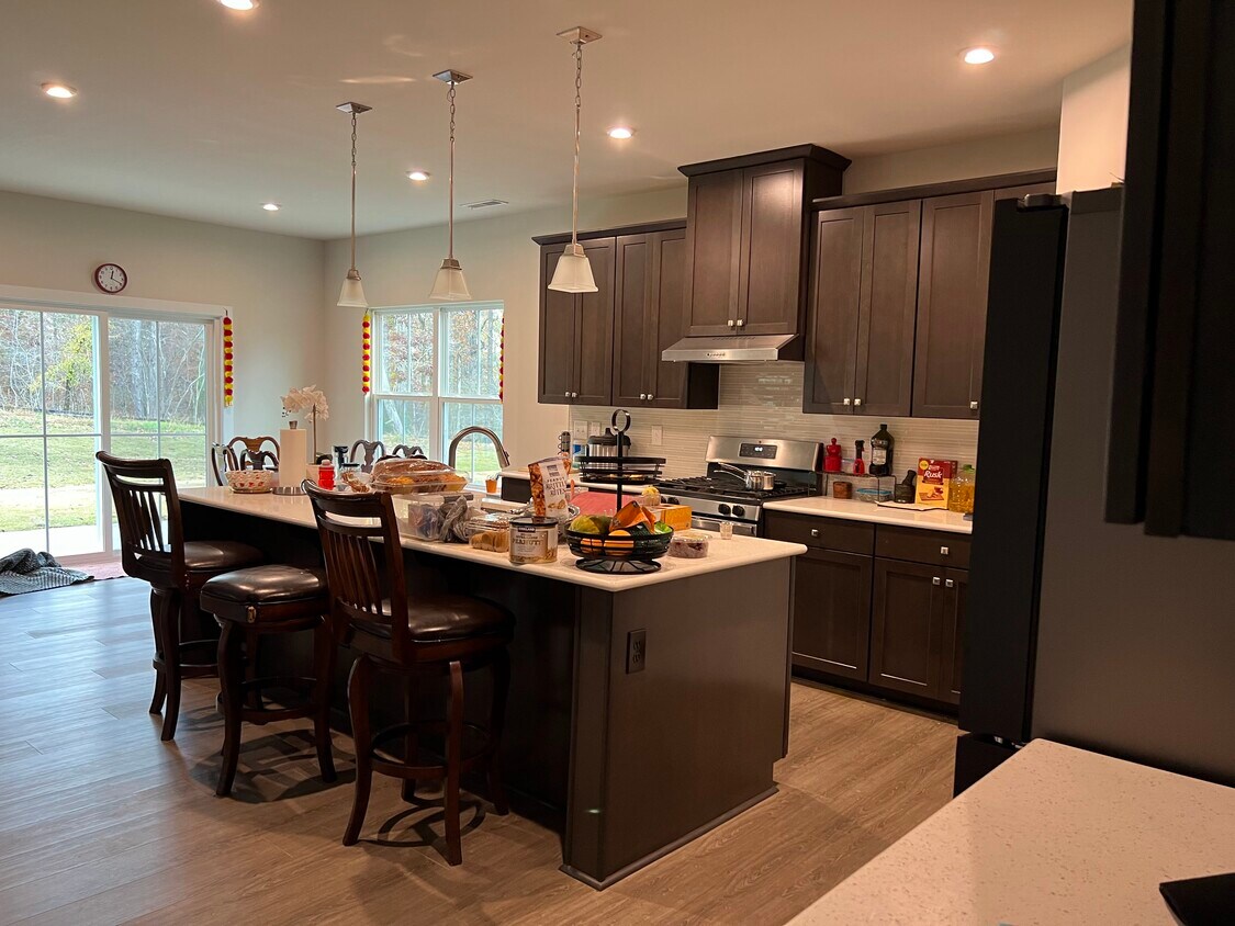Foto principal - 3074 Ballester Rd
