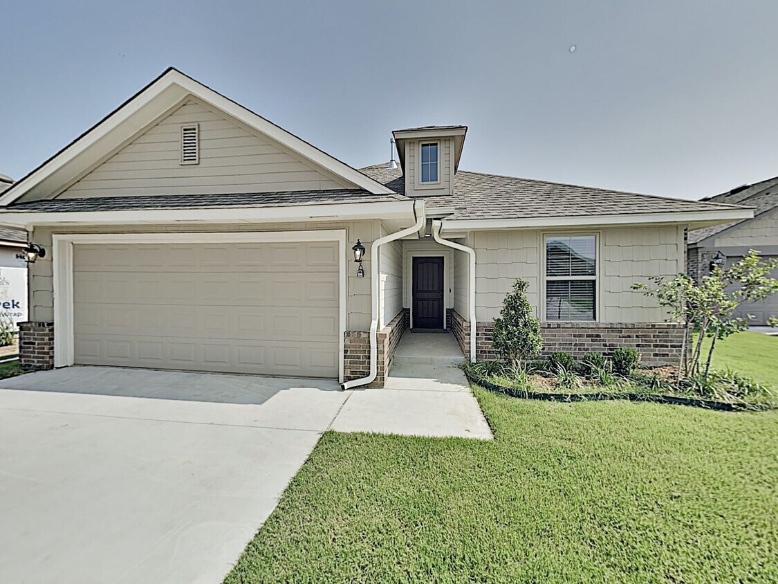 Foto principal - Spectacular 4 Bedroom 2 Bath Home in Piedm...
