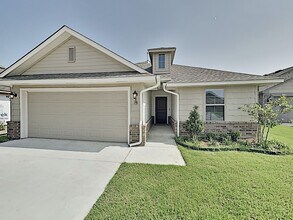 Building Photo - 12816 Double V Dr