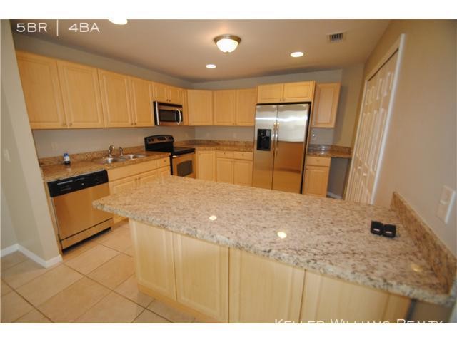 Building Photo - 5 bedroom in Plantation FL 33325