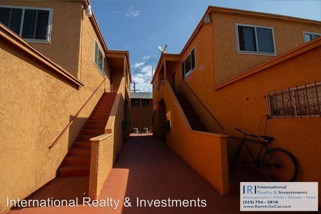 Foto del edificio - 1419 1/2-1455 1/2 W 101st St