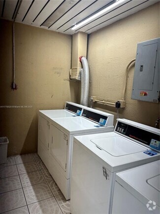 Building Photo - 4255 N University Dr