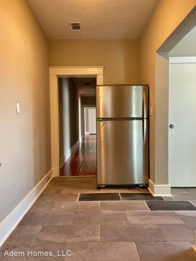 Foto del edificio - 2 br, 1 bath House - 651 Walnut St