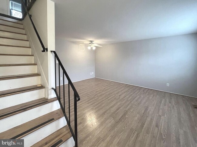 Building Photo - 462 Long Towne Ct