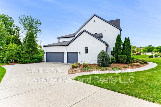 Building Photo - 1806 Burland Cres