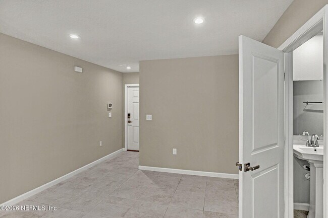 Foto del edificio - 1640 Kinsman Ave