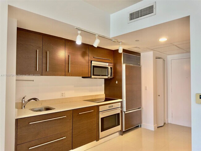 Foto del edificio - 475 Brickell Ave