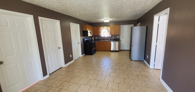 Building Photo - 160 Red Bud Ln