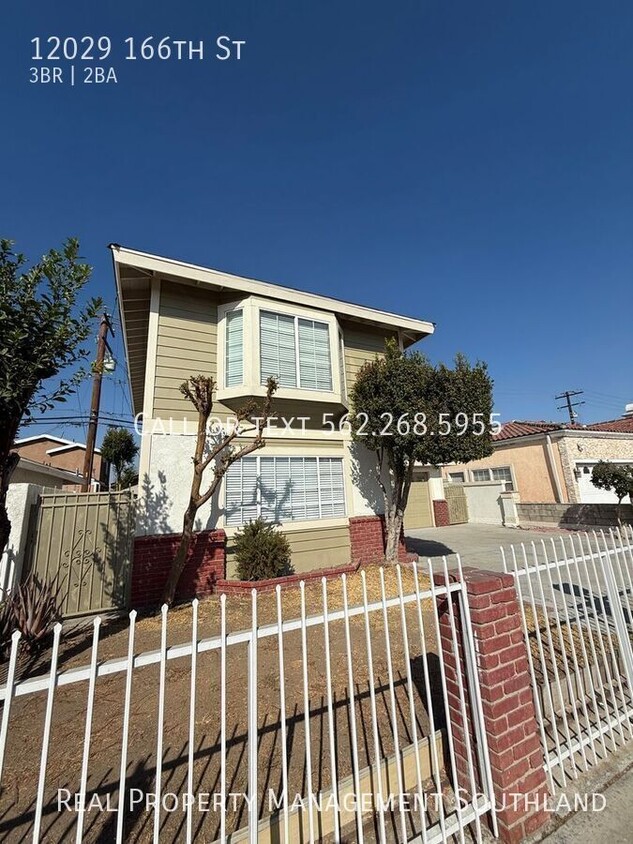 Foto principal - Three Bedroom Two Bath Home for Rent in No...