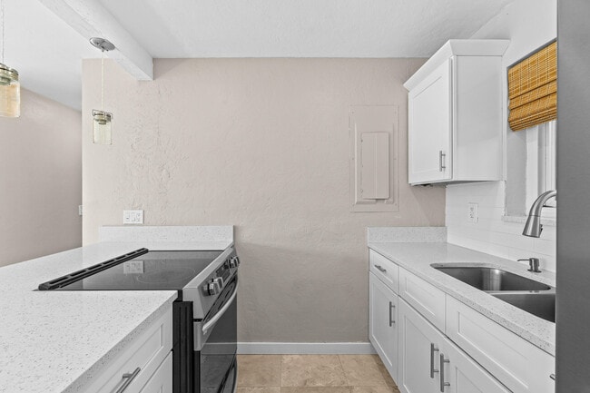 Building Photo - 907 Wright Dr