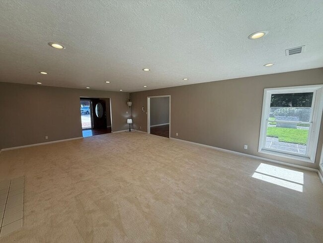 Foto del edificio - 4135 Rivercrest Dr N