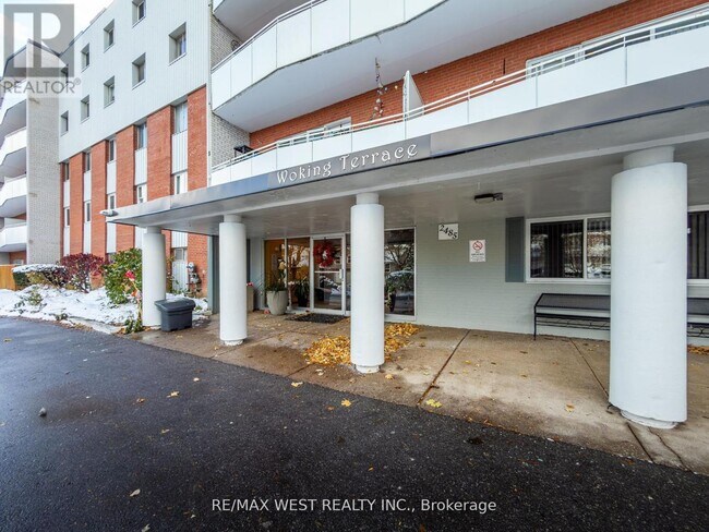 Photo du bâtiment - 2485 Woking Crescent